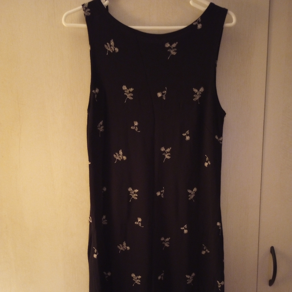 💘🍂 Ann Taylor Embroidered Dress
